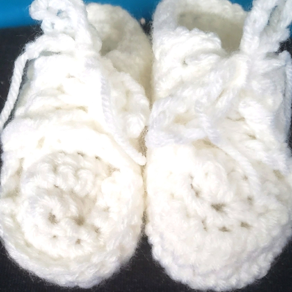 Converse Crochet white booties sz.0-6 months.